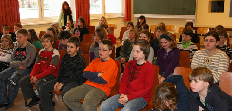 Hauptschule Niederndorf - Lesung von Margit Kröll