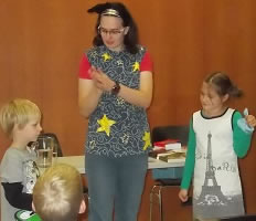 Lesung und Zaubershow von Margit Kröll - Volksschule Angerberg