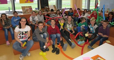 Lesung, Zaubershow und Ballon modellieren in der Volksschule Achenkirch - Margit Kröll