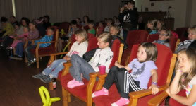 Die andere Buchmesse in Tirol - Theaterstück "Der Hase Donnerstag" von Nicole Enbers - Kinderhotel Buchau (am Achensee)