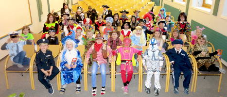 Lesung und Zaubershow mit Margit Kröll in der Volksschule Schwendau/Hippach