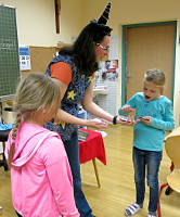 Lesung und Zaubershow mit Margit Kröll in der Volksschule Brandberg