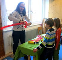 Zaubershow und Ballon modellieren von Margit Kröll - Bücherei Lans