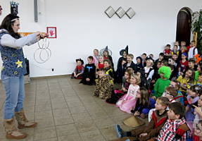 Margit Kröll - Lesung und Zaubershow in der Volksschule St. Margarethen