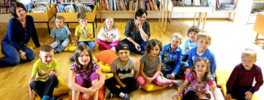 Zaubershow von Margit Kröll in der Bücherei Strass im Zillertal für die Kindergartenkinder