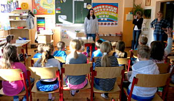 Volksschule Aschau bei Kirchberg - Lesung, Zaubershow und Ballon modellieren mit Margit Kröll