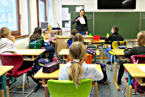 Volksschule Gschnitz - Lesung und Zaubershow von Margit Kröll