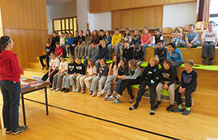 Mittelschule Sölden - Lesung und Zaubershow von Margit Kröll - 1a+1b